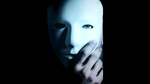 Masked pleaser tugging that cock