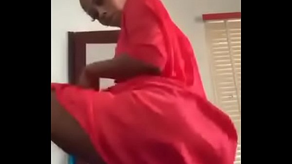 Naija gal Tweaking pussy