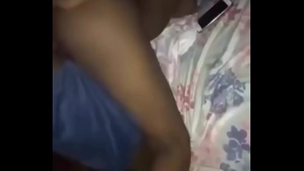 Une voisine se fait baiser par deux hommes de la cité